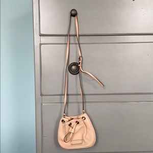marc jacobs tie purse!!